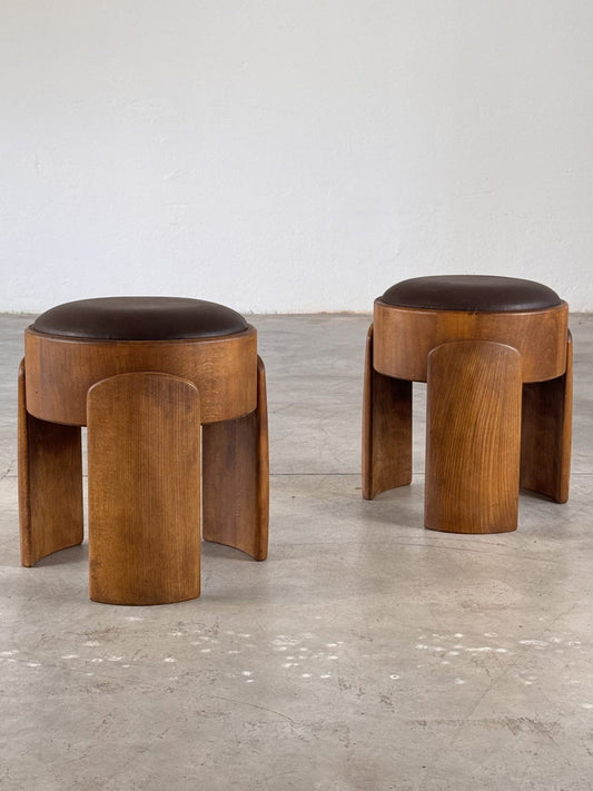 Pair of Sculptural Wooden Stools with Waxed Dark Brown Leather by Forme, Italy Stools