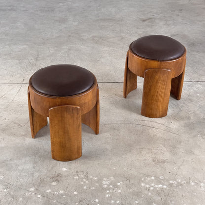 Pair of Sculptural Wooden Stools with Waxed Dark Brown Leather by Forme, Italy Stools
