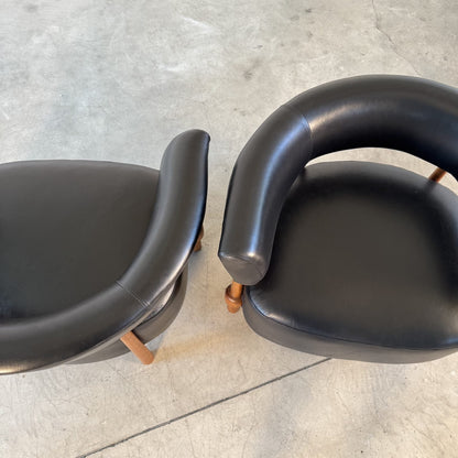 Pair of Contemporary Lounge Chairs in Fine Black Leather and Ashwood by FORME Chairs
