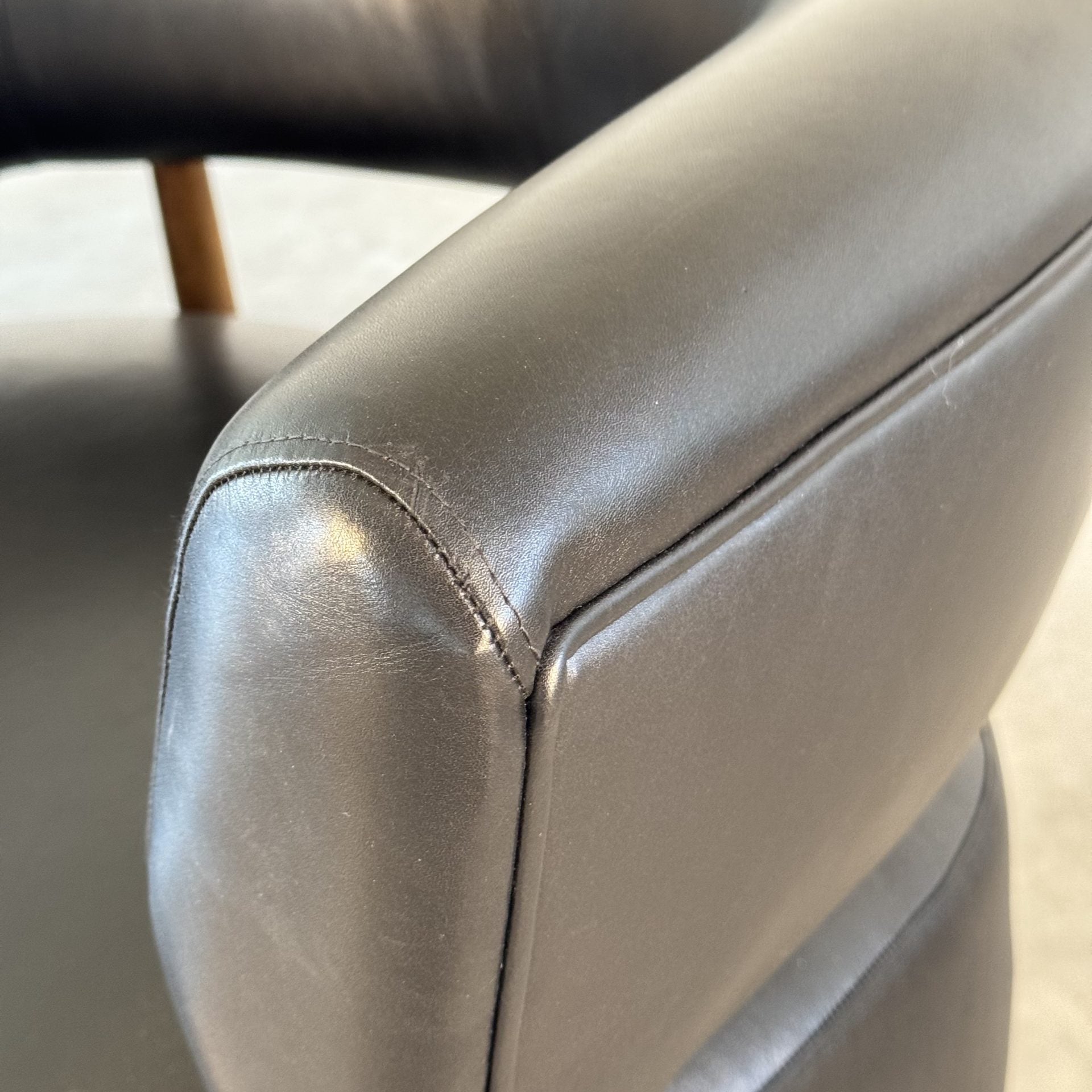 Pair of Contemporary Lounge Chairs in Fine Black Leather and Ashwood by FORME Chairs