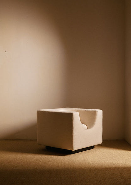 Pair of "Elliptic" Armchairs, Bernard Govin - White Chairs