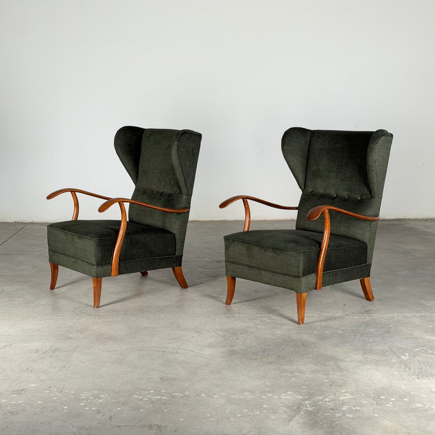 Pair of Melchiorre Bega Wingback Armchairs in Walnut, Italy 1950s Chairs