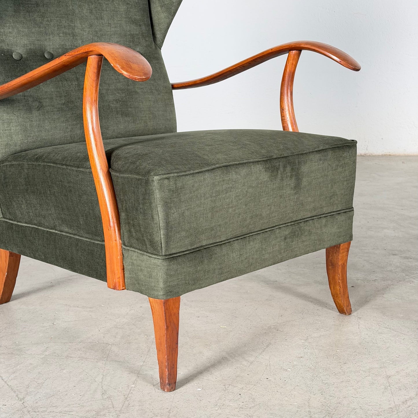 Pair of Melchiorre Bega Wingback Armchairs in Walnut, Italy 1950s Chairs