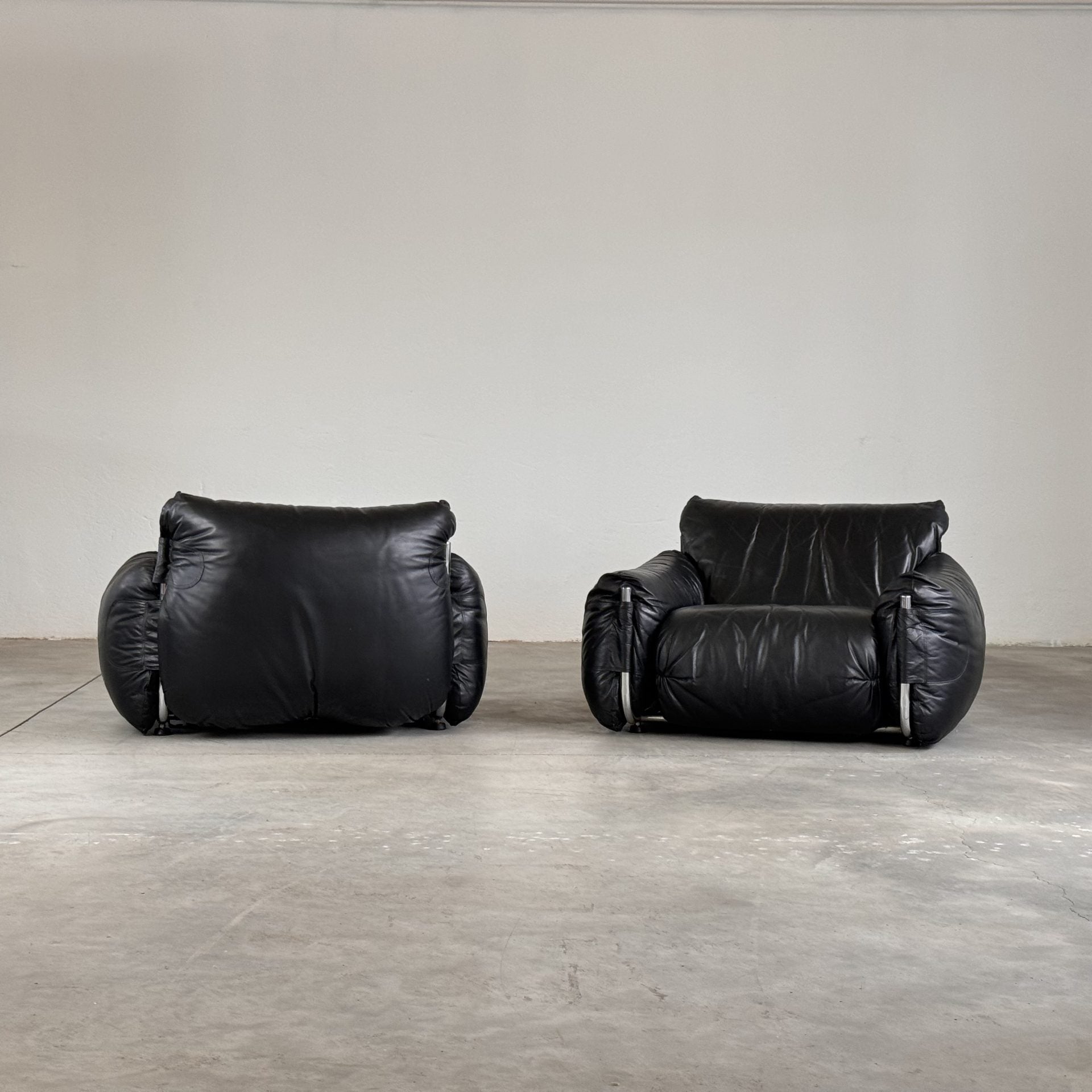 Pair of Mid-Century Armchairs by Giuseppe Munari for Poltrona Munari, 1970s Chairs