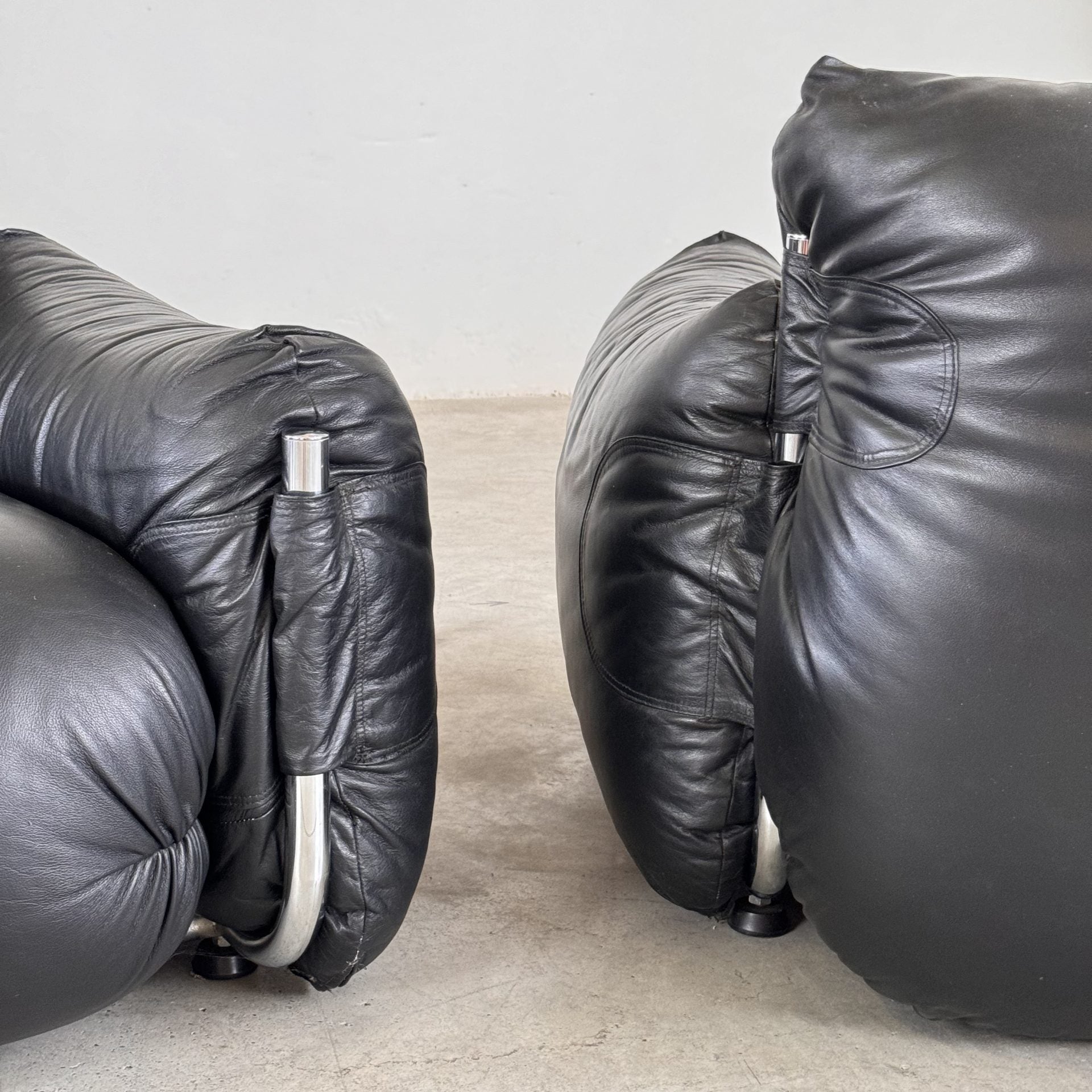 Pair of Mid-Century Armchairs by Giuseppe Munari for Poltrona Munari, 1970s Chairs