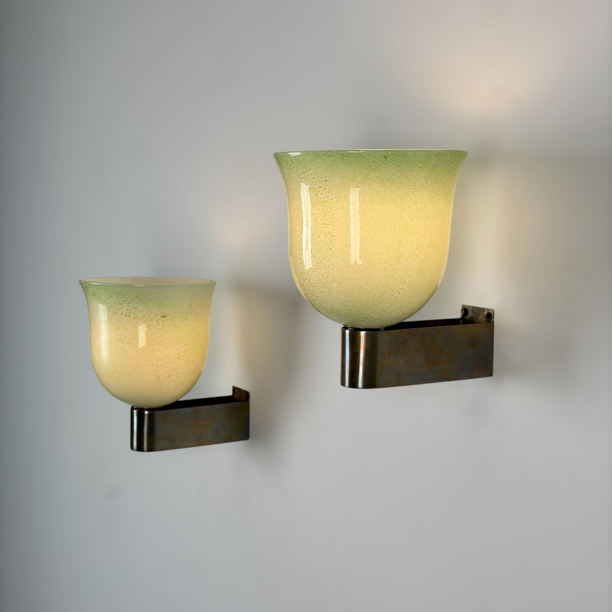 Pair of Murano Glass Wall Sconces by Tomaso Buzzi for Venini, Green & Gold, 1940s Sconces