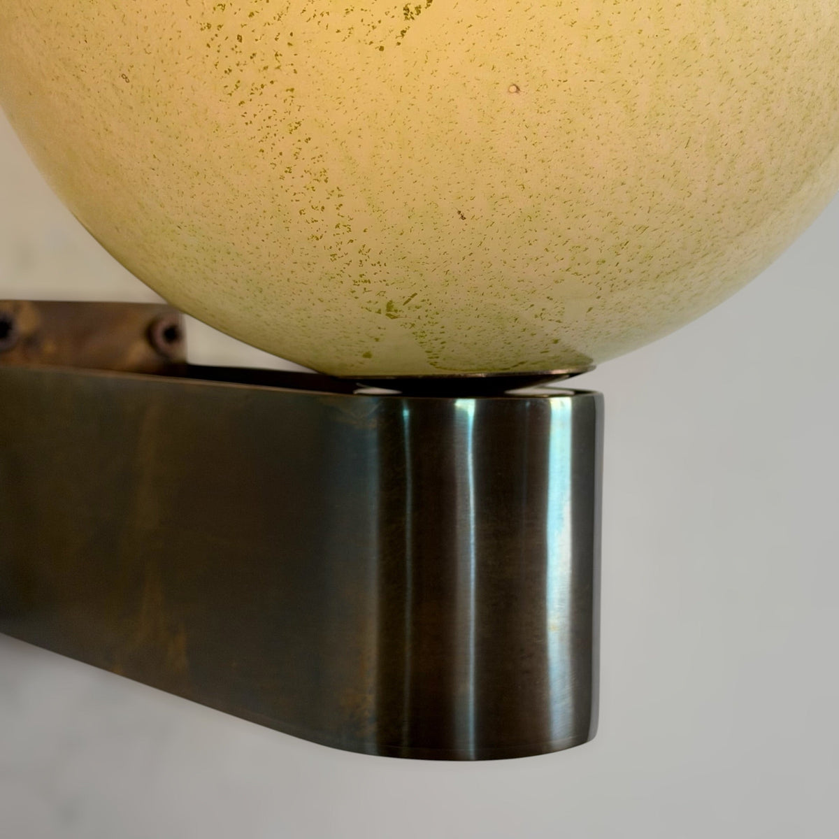 Pair of Murano Glass Wall Sconces by Tomaso Buzzi for Venini, Green & Gold, 1940s Sconces