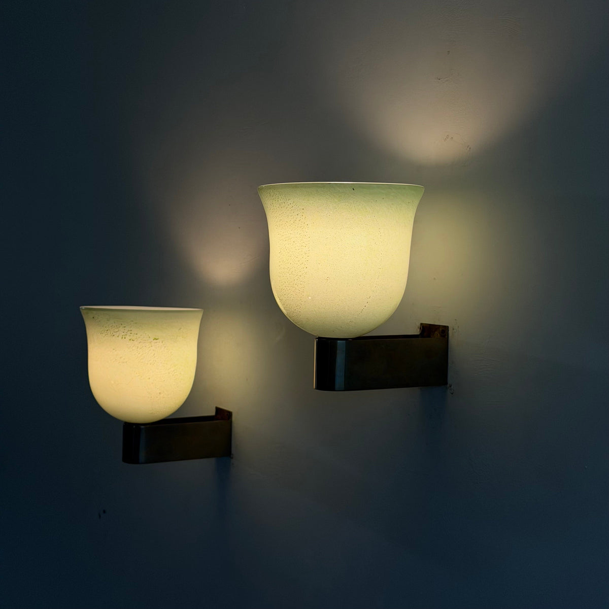 Pair of Murano Glass Wall Sconces by Tomaso Buzzi for Venini, Green & Gold, 1940s Sconces