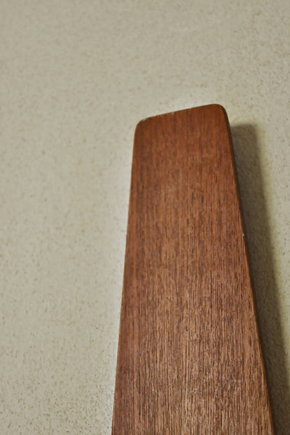 "Pinetti" wood and frosted glass sconce, close detail of the wood grain and edge