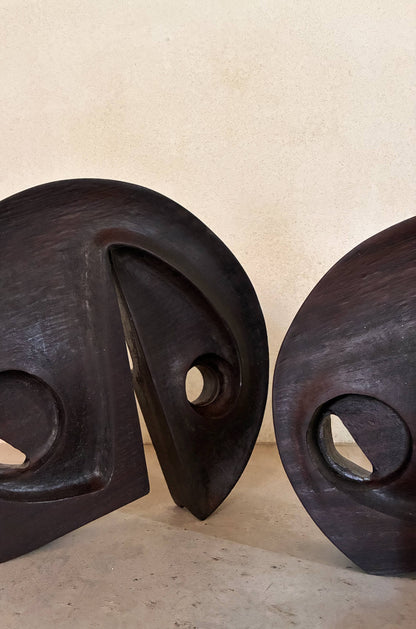 Gianni Pinna carved padouk wood sculpture, close view of the carved edges