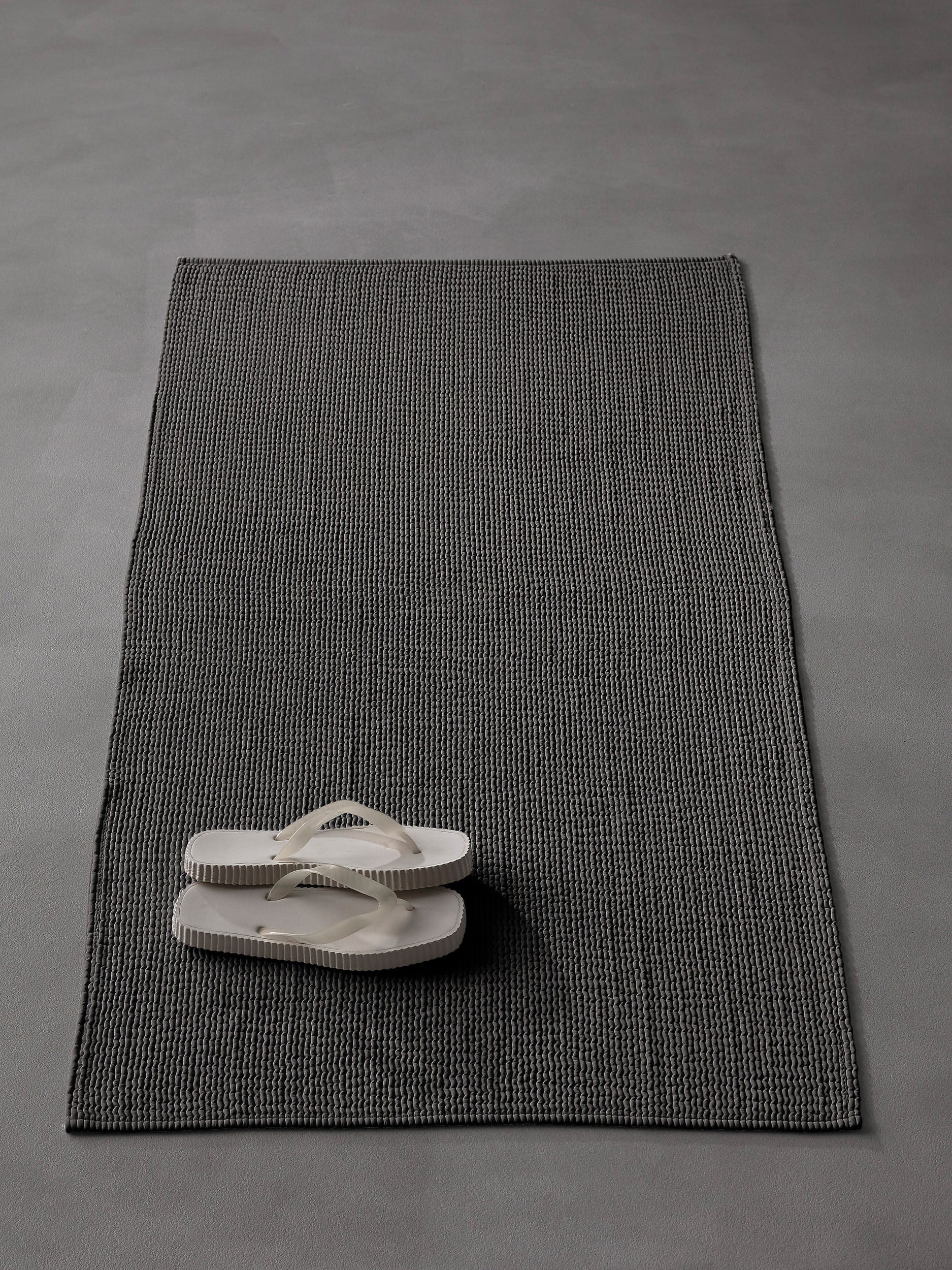 Pliss Bath Mat in Antracite by Society Limonta