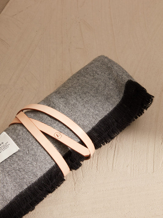 Pluma Throw - Charcoal Throws