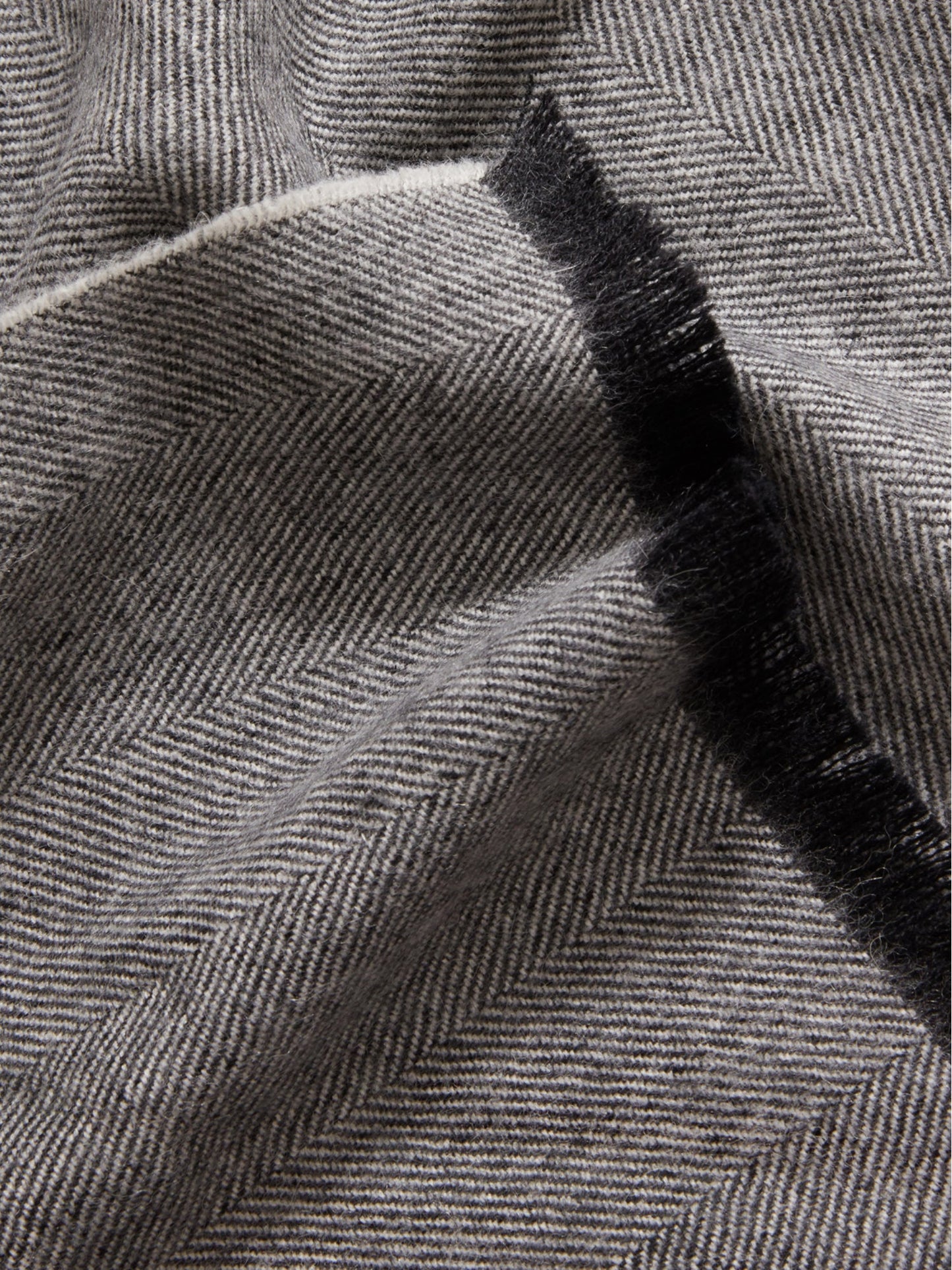 Pluma Throw - Charcoal Throws