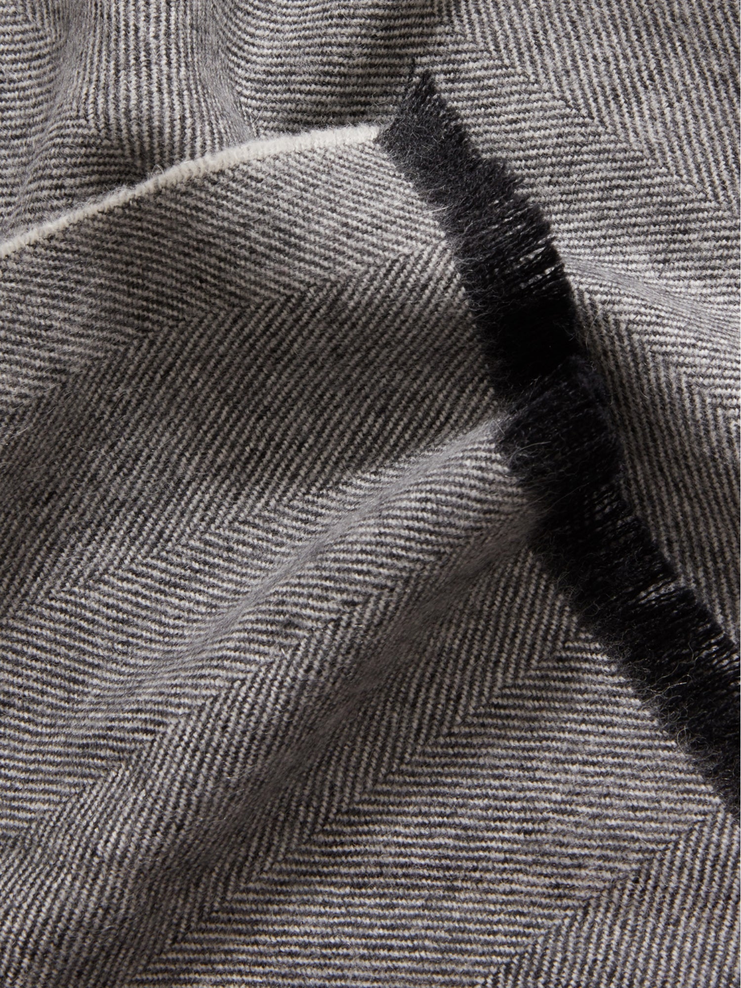 Pluma Throw - Charcoal Throws