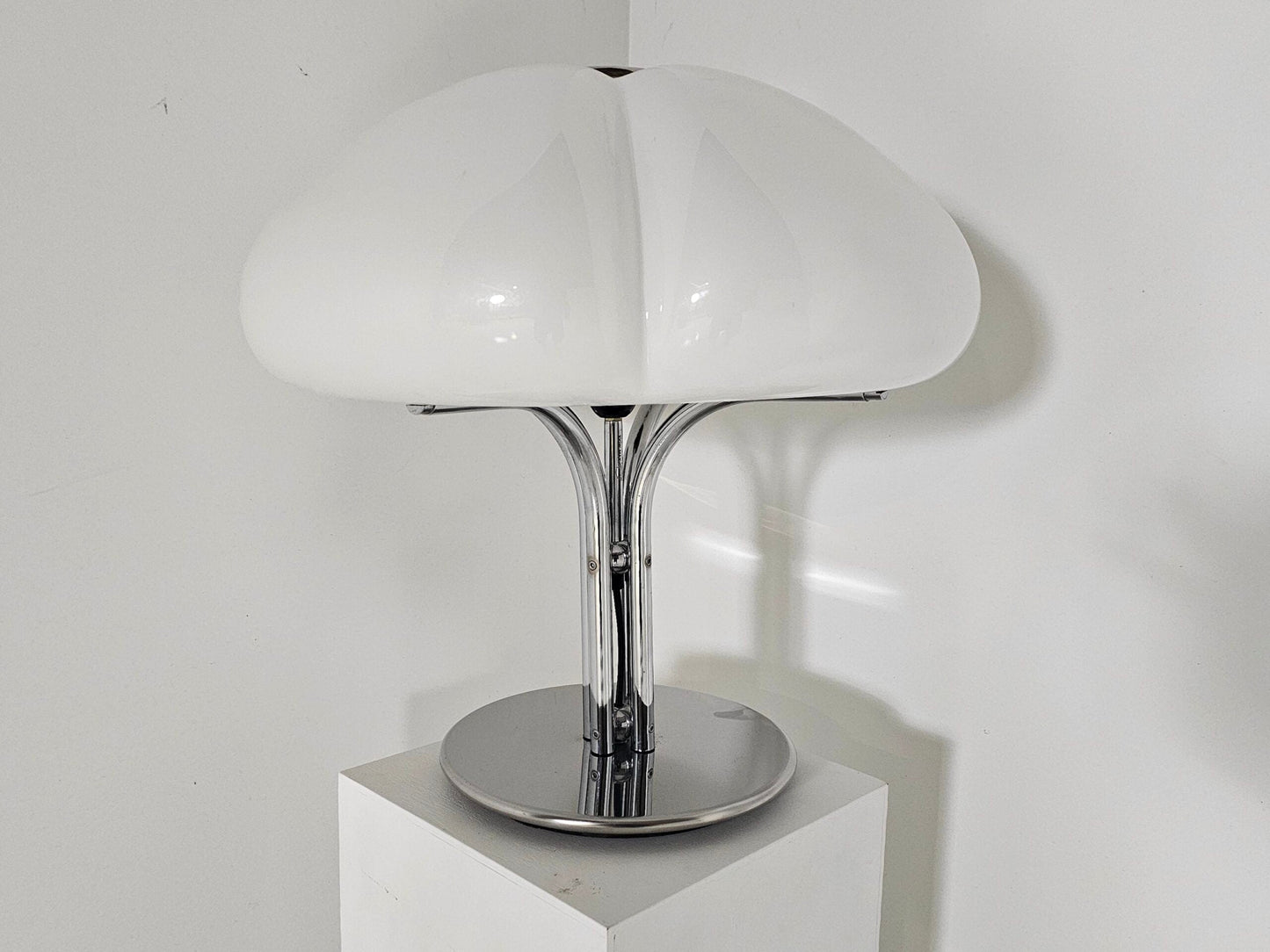 Quadrifoglio Table Lamp by Harvey Guzzini, 1970s Table Lamps