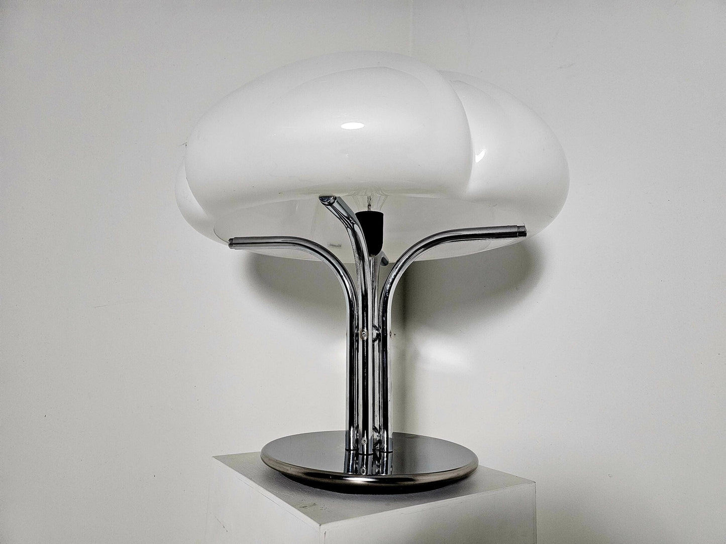 Quadrifoglio Table Lamp by Harvey Guzzini, 1970s Table Lamps