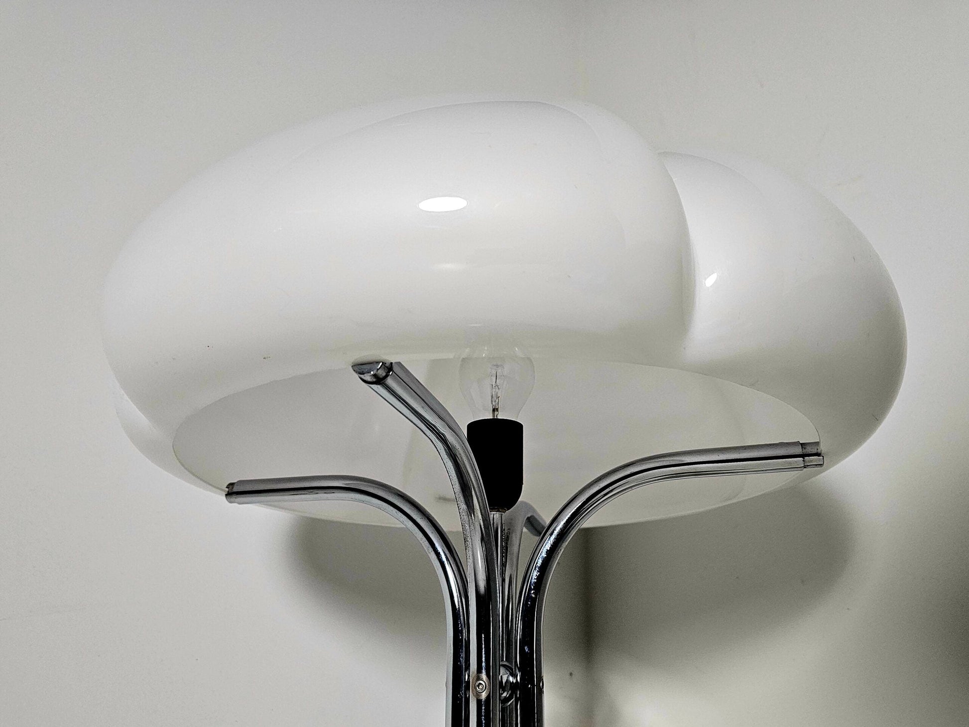 Quadrifoglio Table Lamp by Harvey Guzzini, 1970s Table Lamps