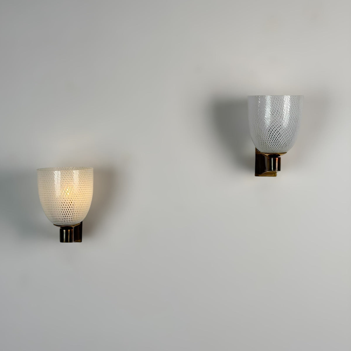 Rare Pair of Carlo Scarpa Reticello Murano Glass Sconces for Venini, 1940s Sconces