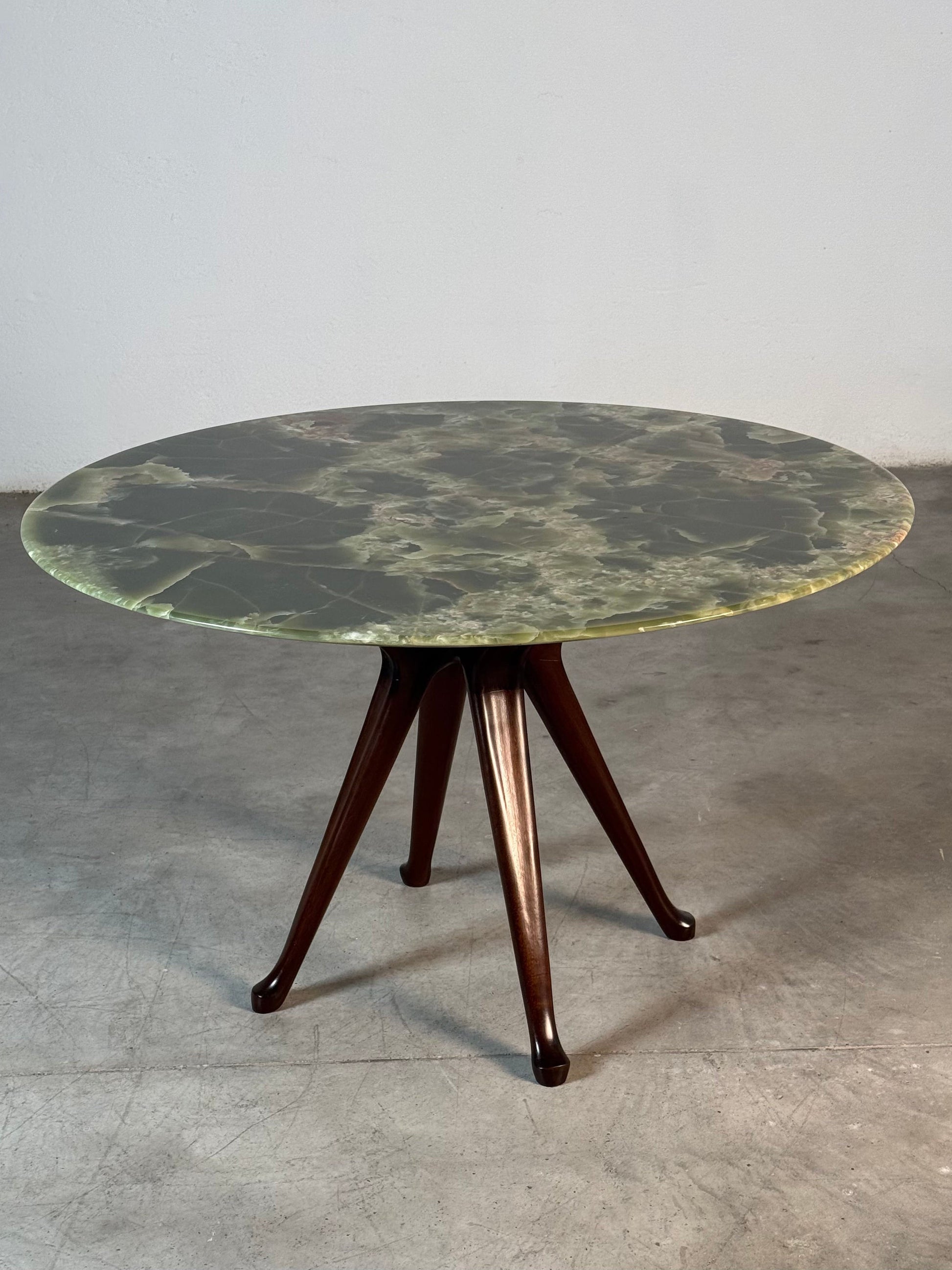 Round Onyx & Solid Walnut Dining Table by Osvaldo Borsani, 1950s Dining Tables
