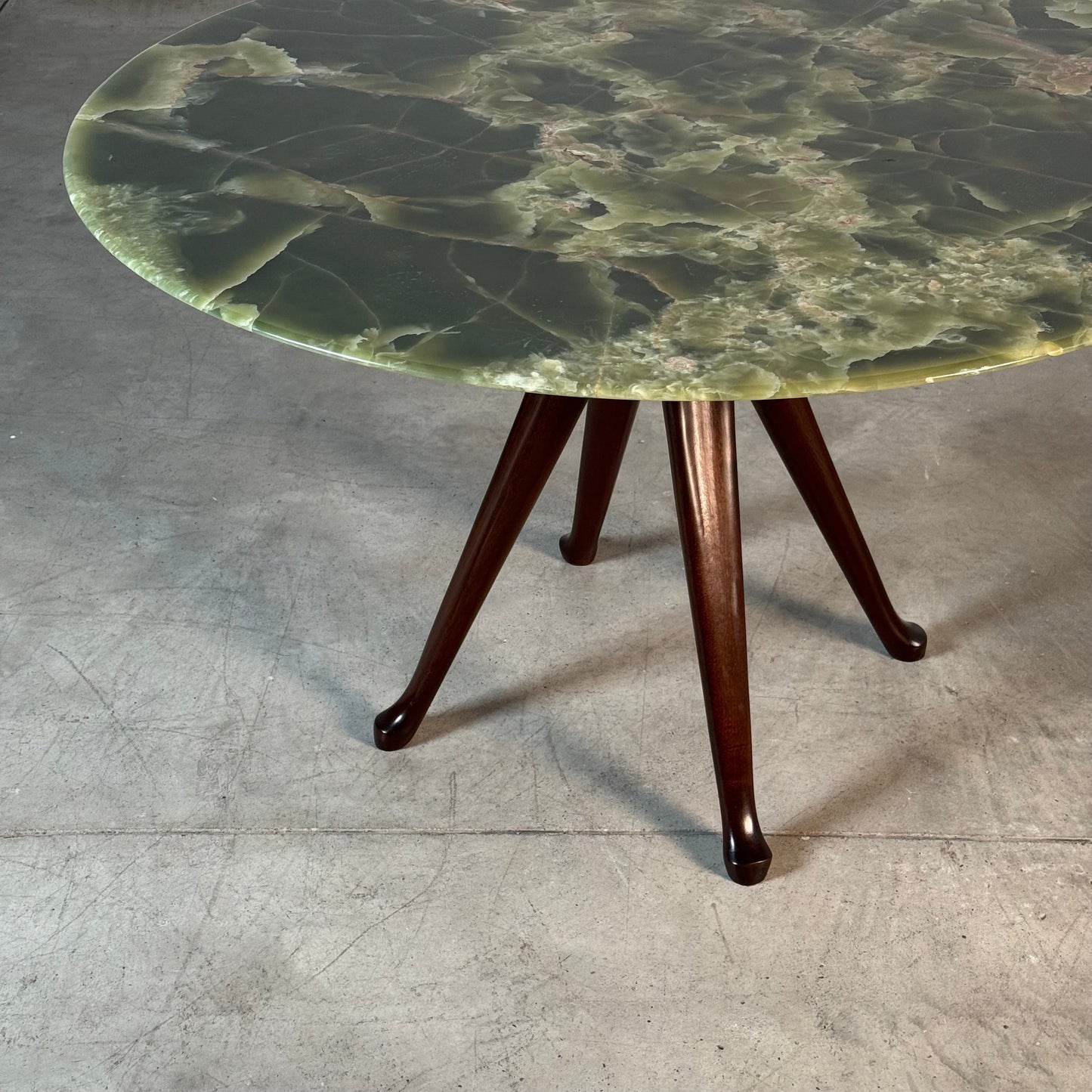 Round Onyx & Solid Walnut Dining Table by Osvaldo Borsani, 1950s Dining Tables