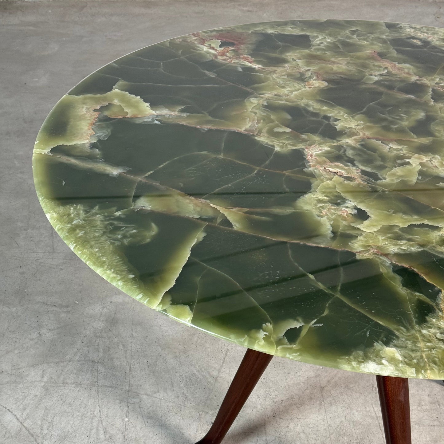 Round Onyx & Solid Walnut Dining Table by Osvaldo Borsani, 1950s Dining Tables