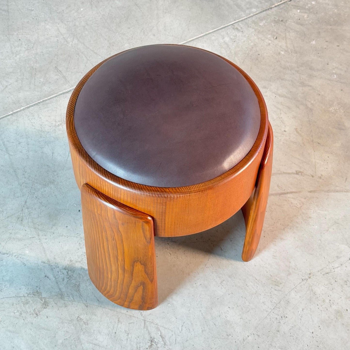 Sculptural Stool in Ash Wood with Dark Brown Waxed Leather by Forme, Italy Stools
