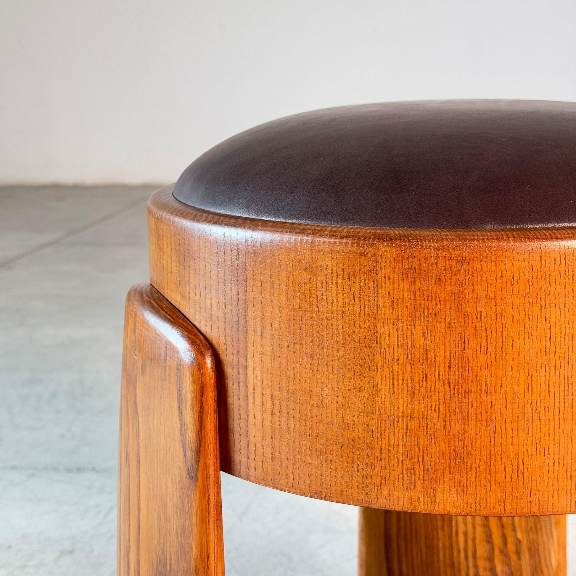 Sculptural Stool in Ash Wood with Dark Brown Waxed Leather by Forme, Italy Stools