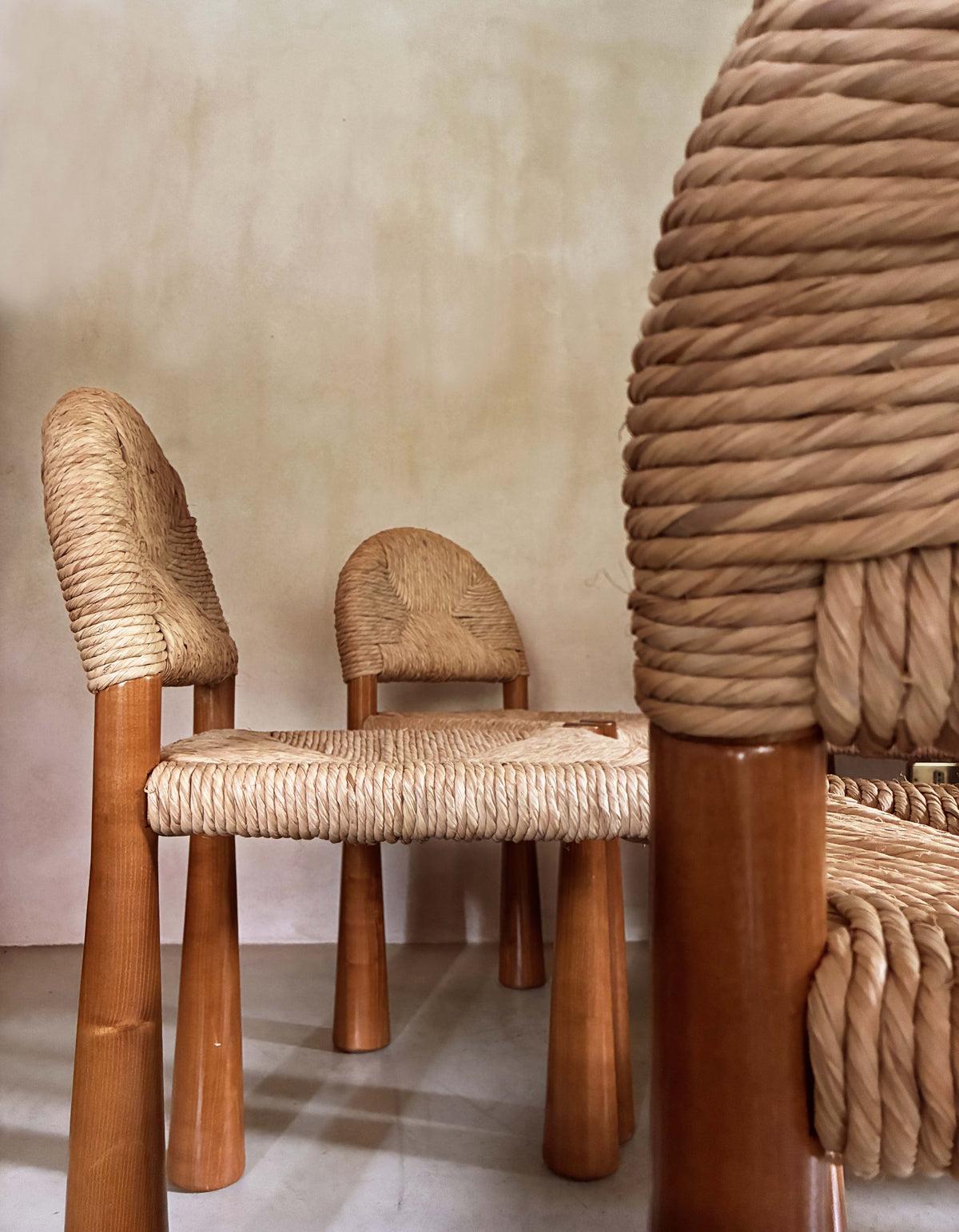 Alessandro Becchi "Toscanolla" dining chair for Giovannetti, several chairs seen at close range