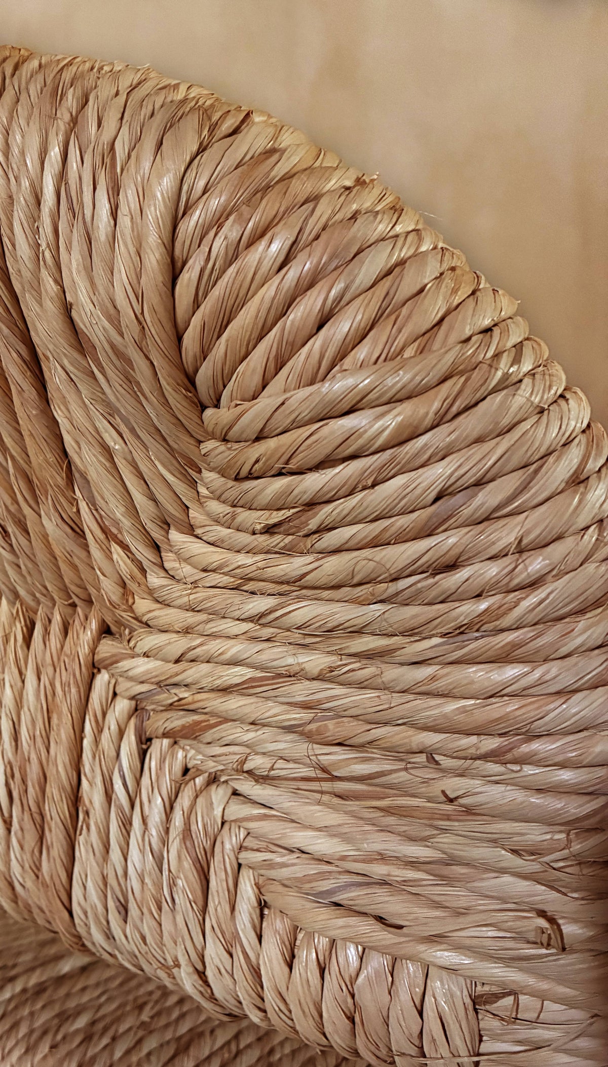 Alessandro Becchi "Toscanolla" dining chair for Giovannetti, detail of the woven straw backrest