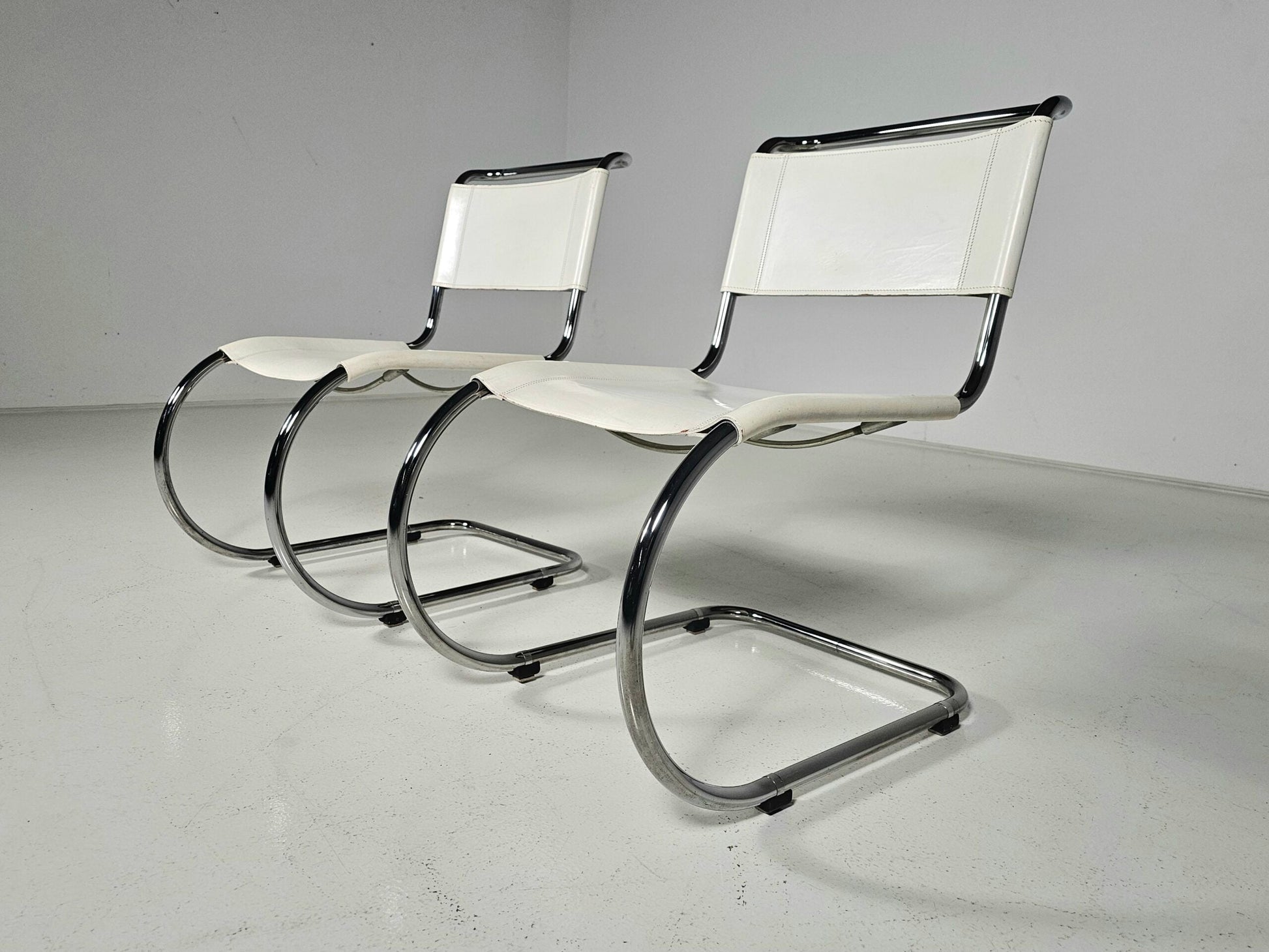 Set of 6 Mies Van Der Rohe MR10 White Cantilever Dining Chairs for Thonet, 1980s Dining Chairs
