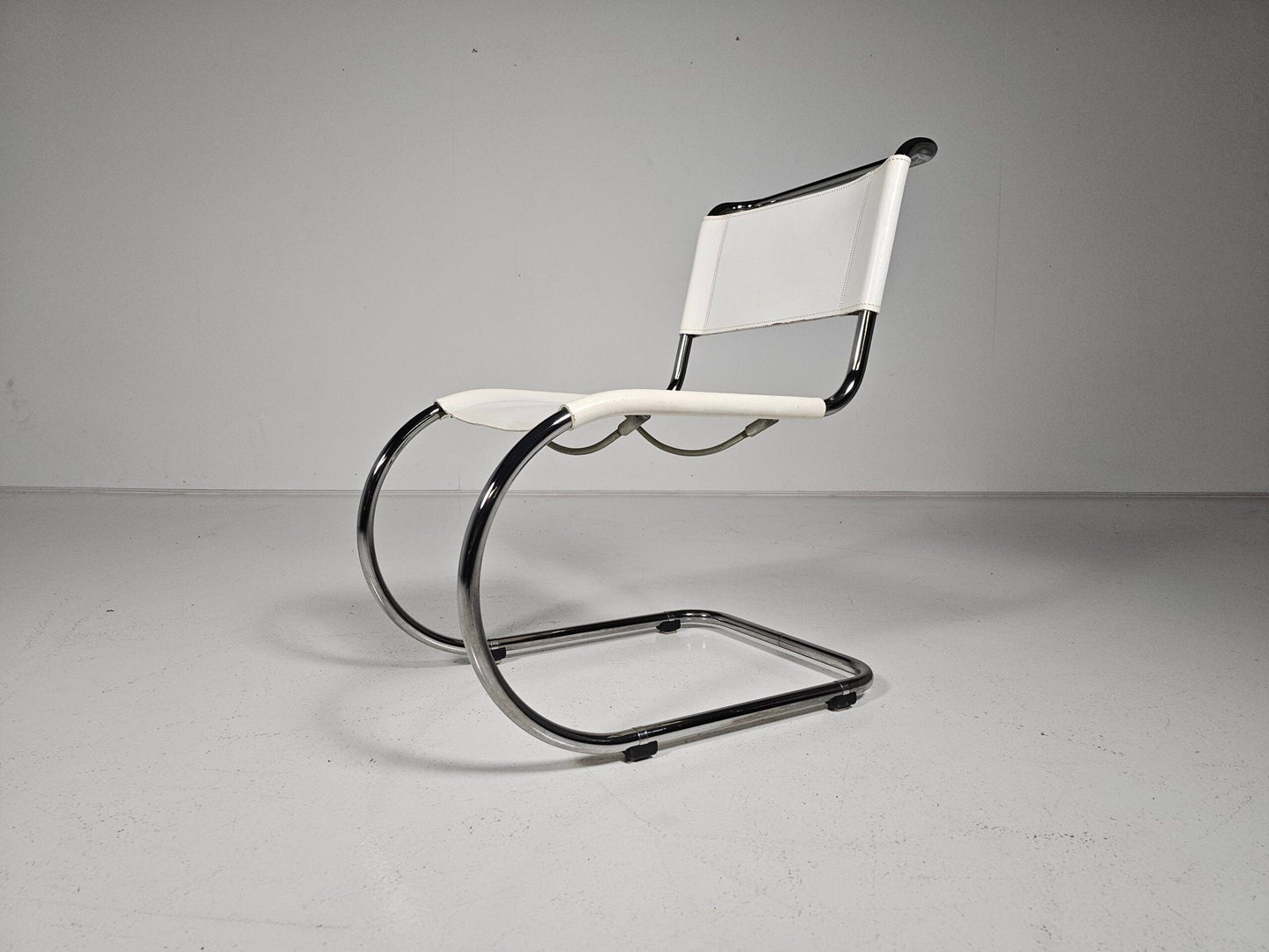 Set of 6 Mies Van Der Rohe MR10 White Cantilever Dining Chairs for Thonet, 1980s Dining Chairs