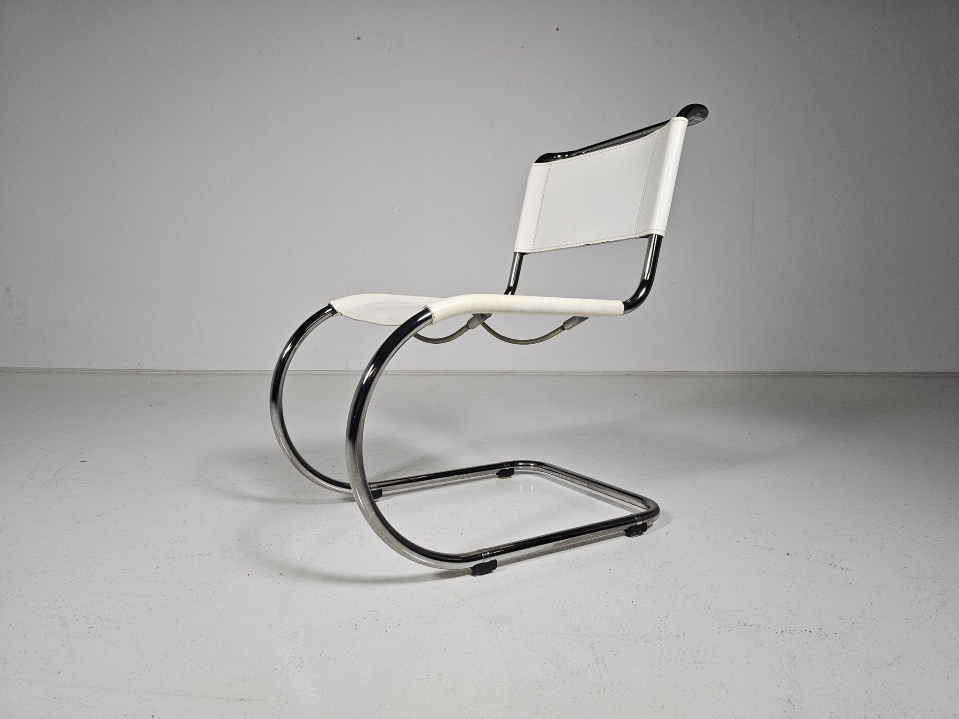 Set of 6 Mies Van Der Rohe MR10 White Cantilever Dining Chairs for Thonet, 1980s Dining Chairs