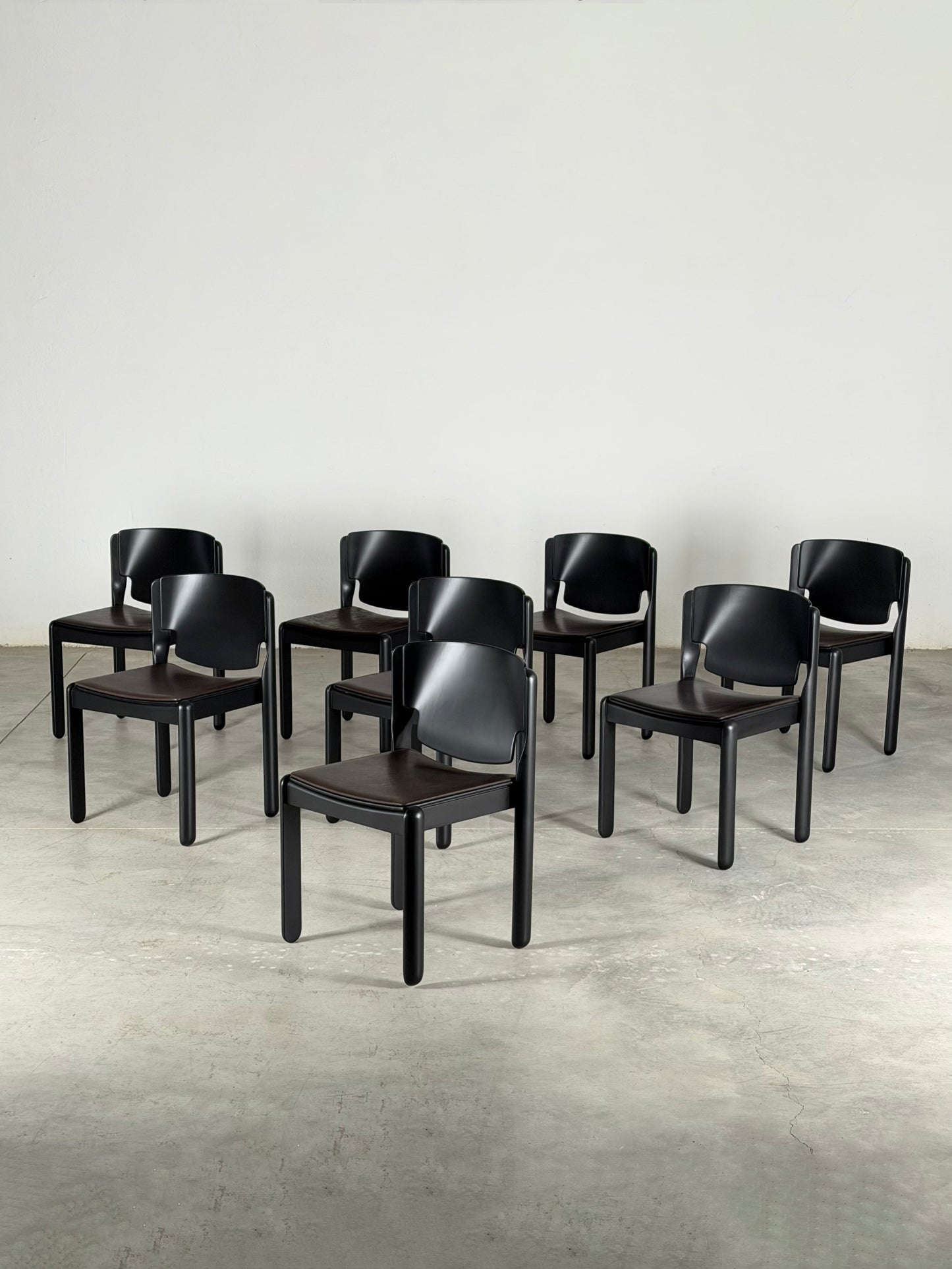 Set of 8 "Model 122" Dining Room Chairs by Vico Magistretti for Cassina 1970s Dining Chairs