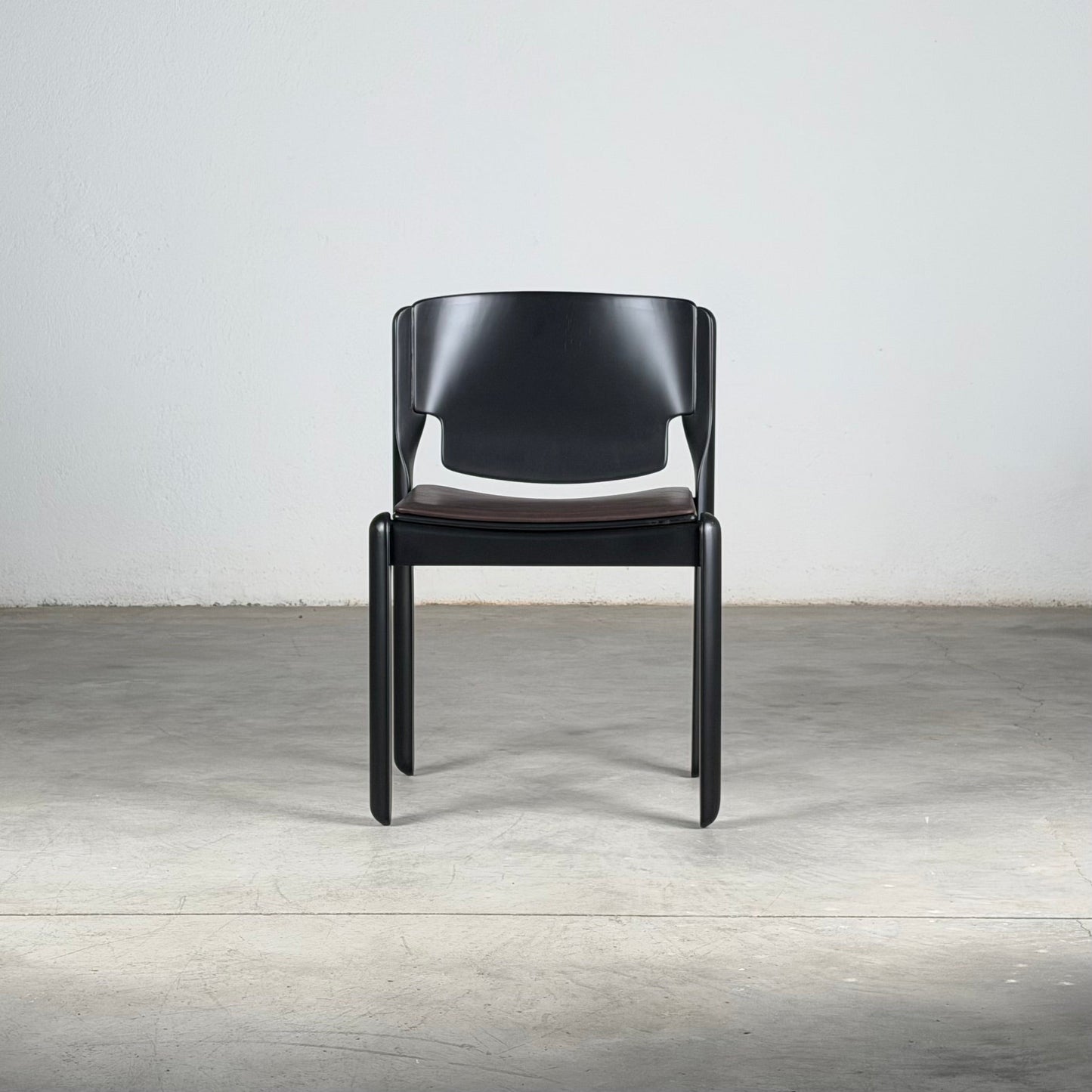 Set of 8 "Model 122" Dining Room Chairs by Vico Magistretti for Cassina 1970s Dining Chairs