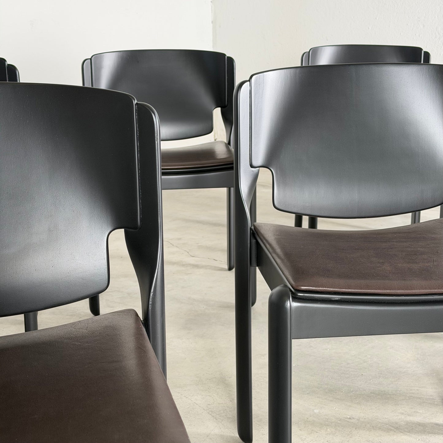 Set of 8 "Model 122" Dining Room Chairs by Vico Magistretti for Cassina 1970s Dining Chairs