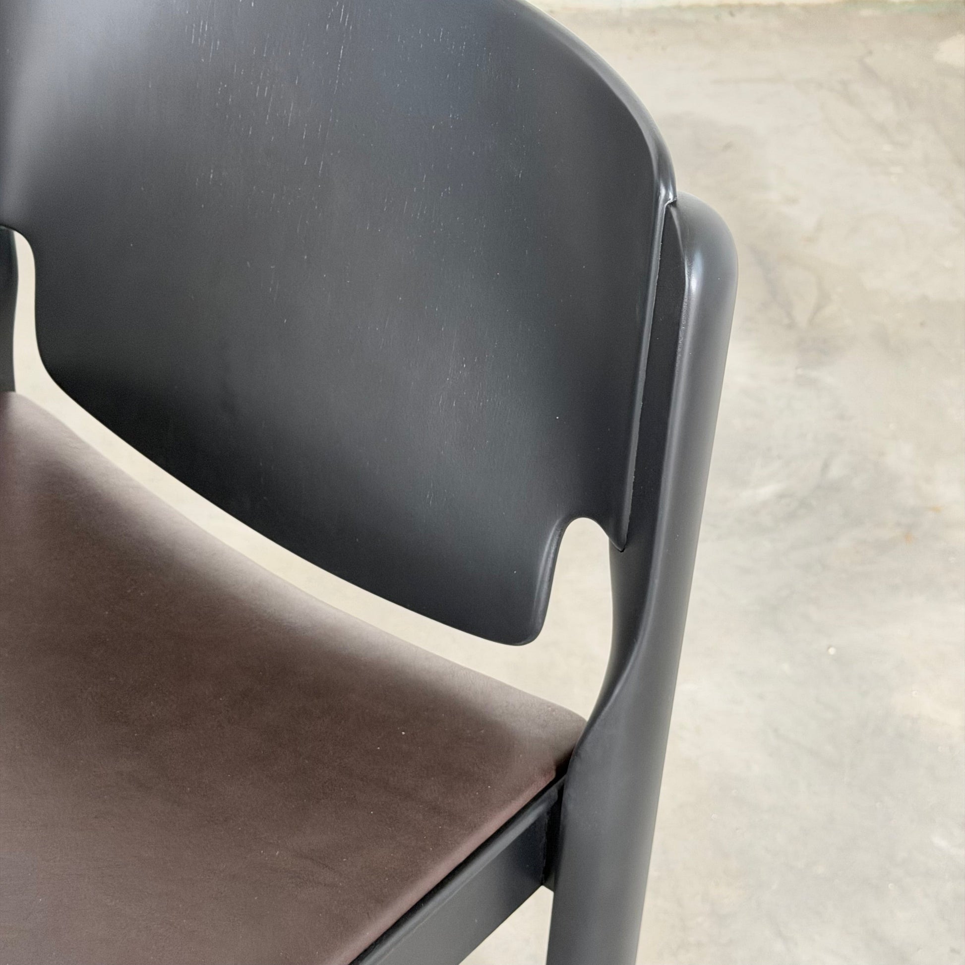 Set of 8 "Model 122" Dining Room Chairs by Vico Magistretti for Cassina 1970s Dining Chairs
