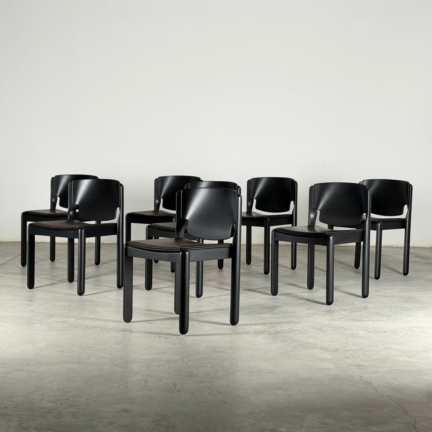 Set of 8 "Model 122" Dining Room Chairs by Vico Magistretti for Cassina 1970s Dining Chairs