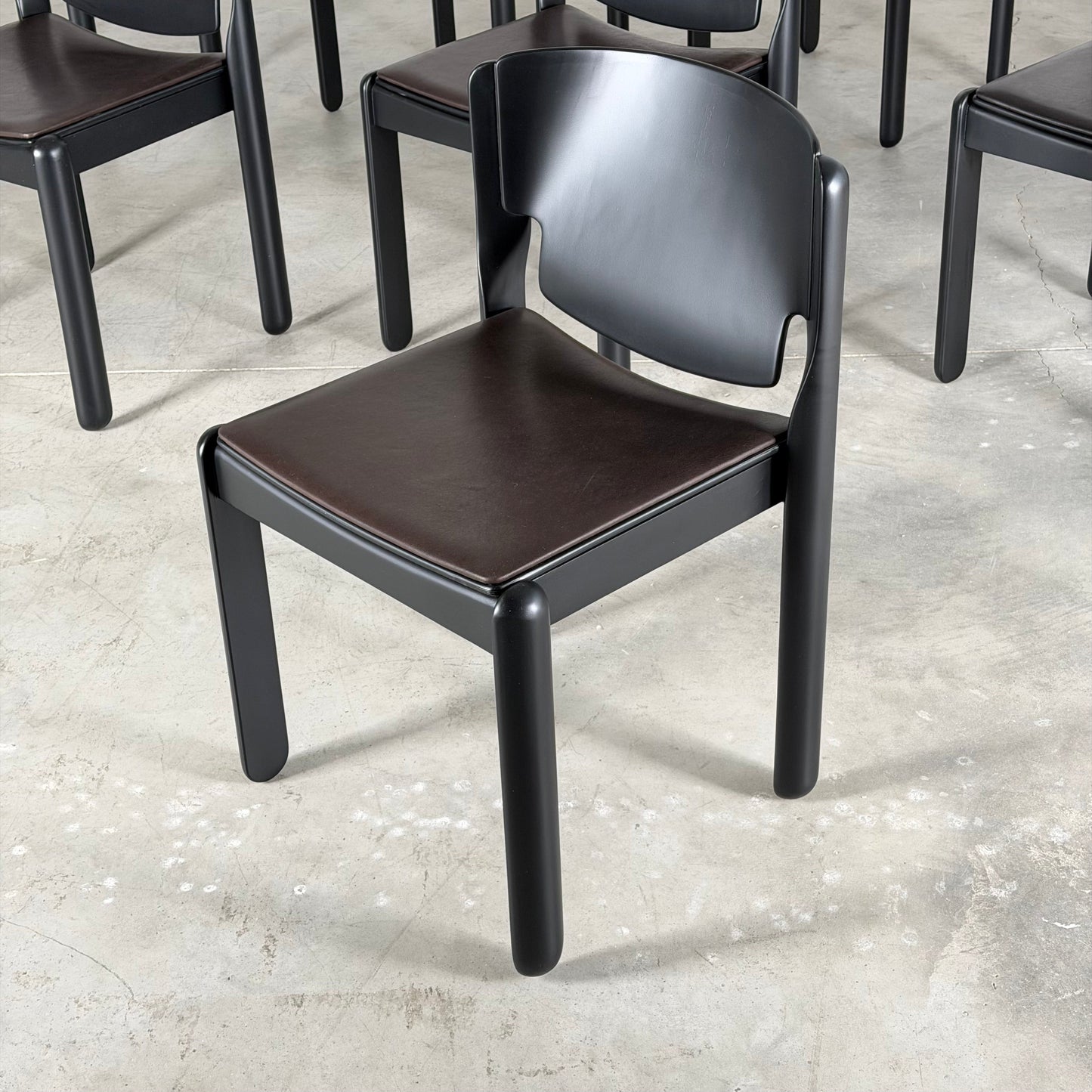 Set of 8 "Model 122" Dining Room Chairs by Vico Magistretti for Cassina 1970s Dining Chairs