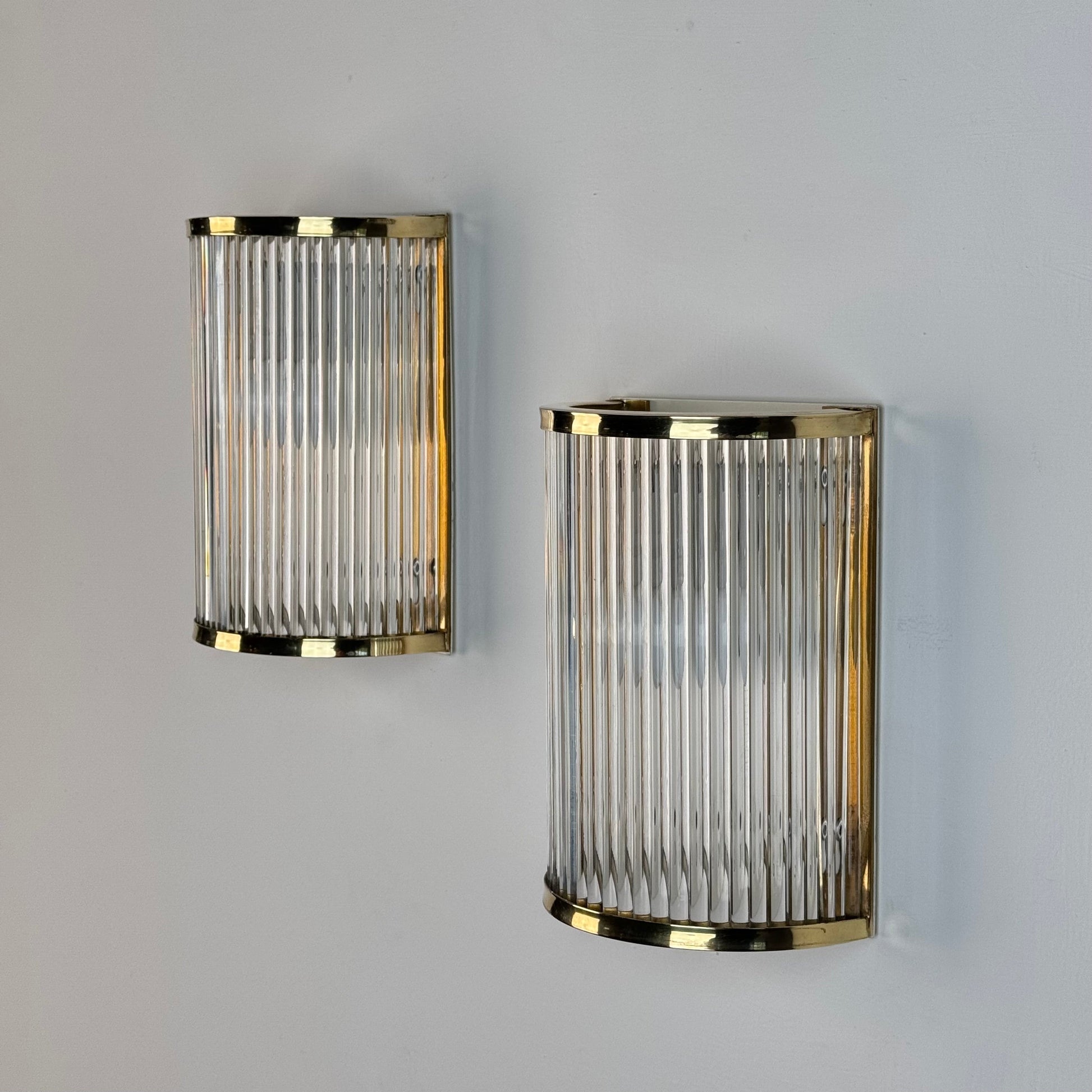 Set of Two Art Deco Style Murano Glass and Brass Wall Sconces by De Majo, 1970s Sconces