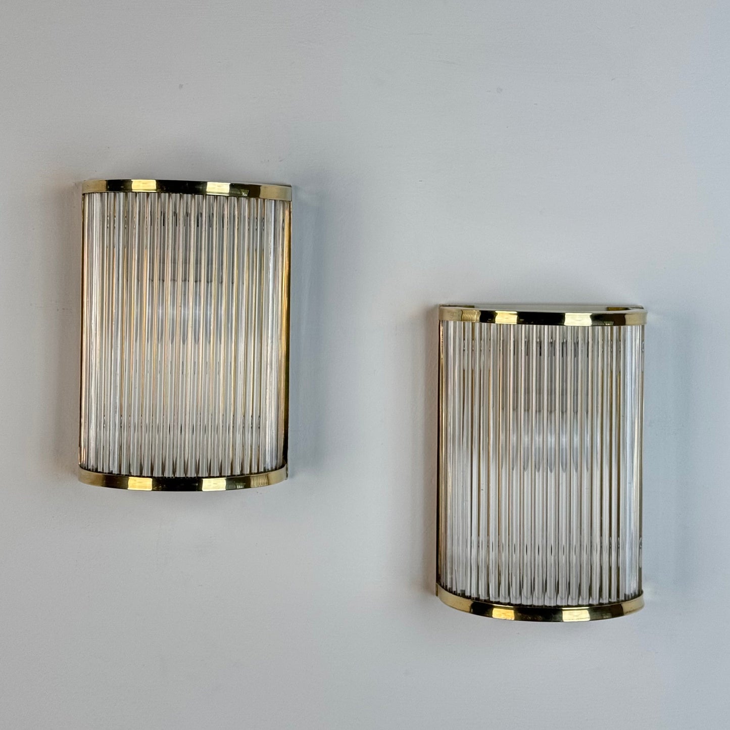 Set of Two Art Deco Style Murano Glass and Brass Wall Sconces by De Majo, 1970s Sconces