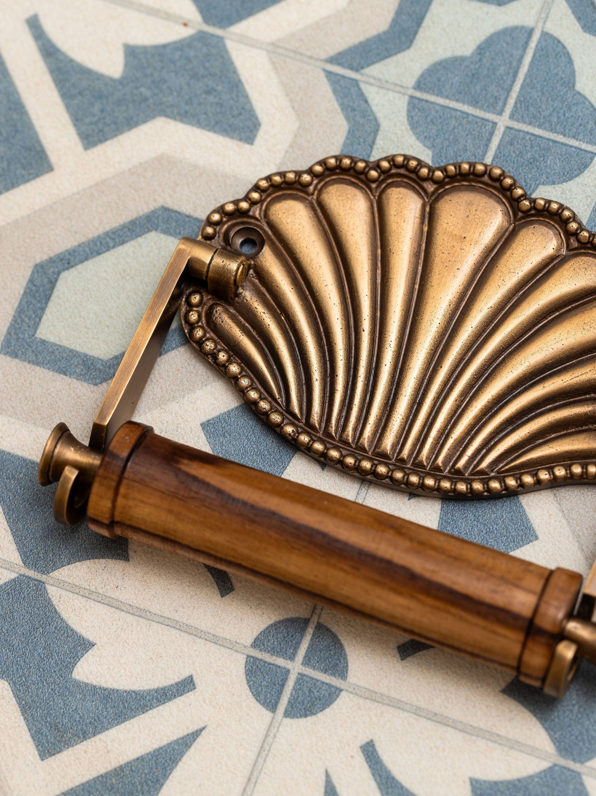 Shell Brass Toilet Roll Holder Hardware
