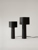 Lampe de table Coy en patine noire par STEM