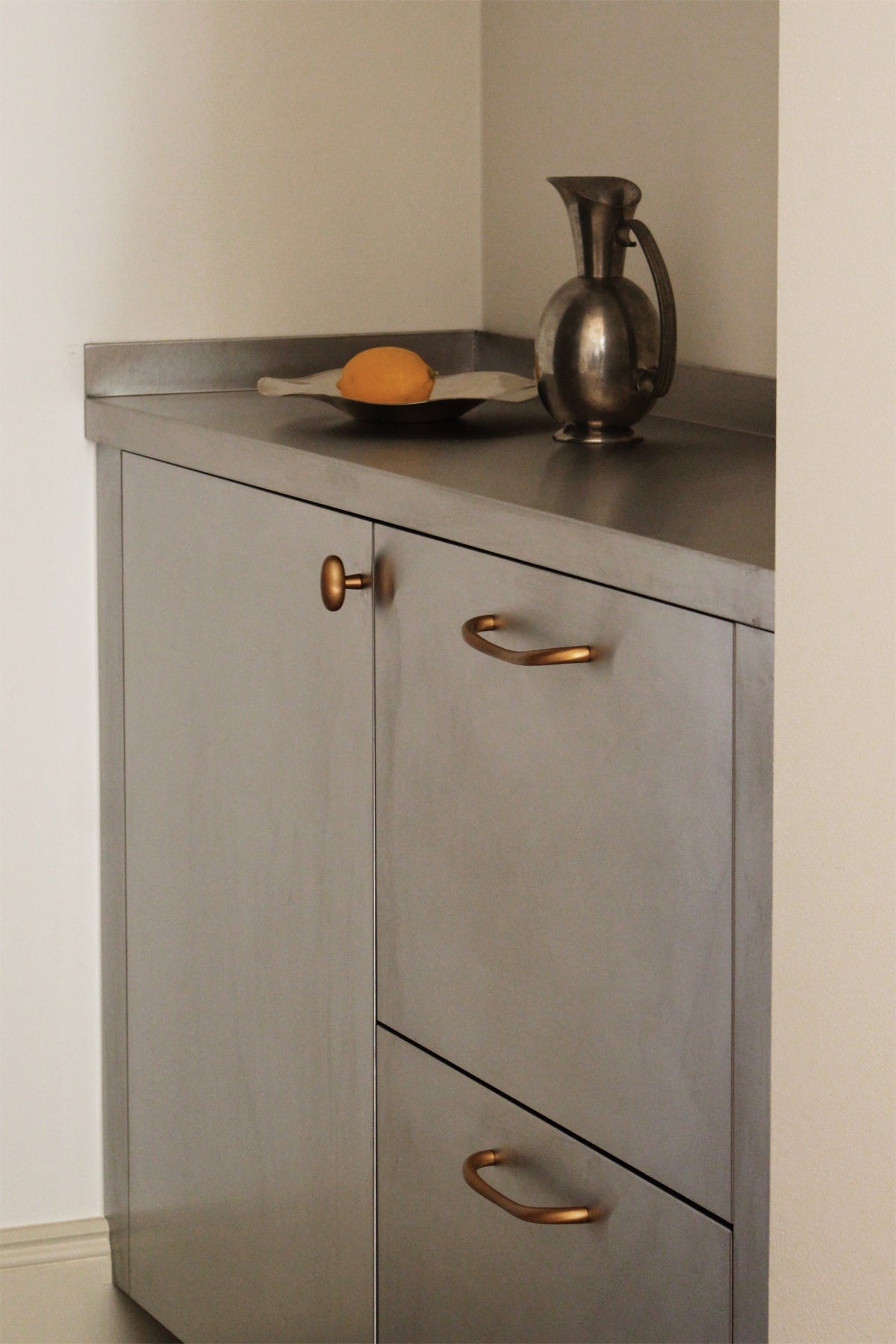 Suave Handle - Amber Brass Hardware