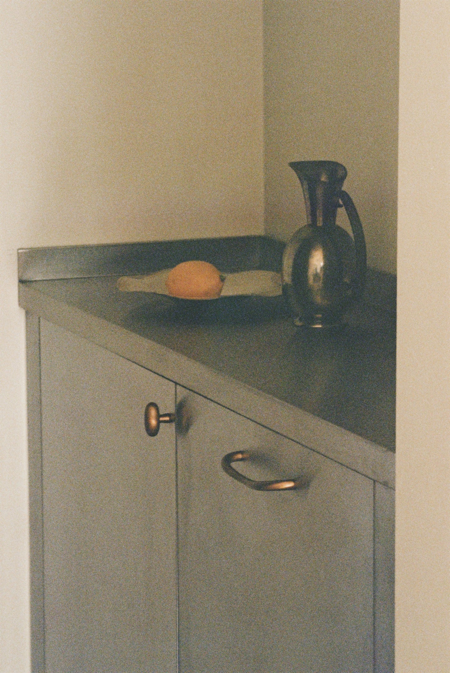 Suave Handle - Amber Brass Hardware