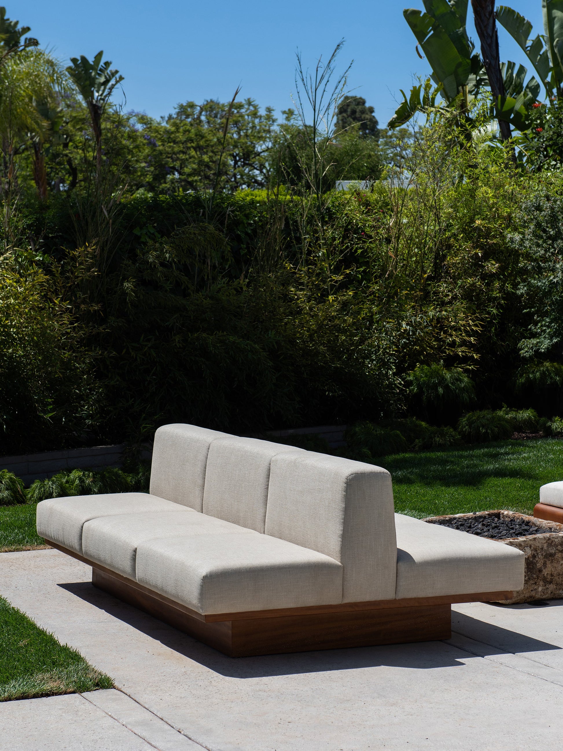 Tete-A-Tete Outdoor Sofa Outdoor Sofas