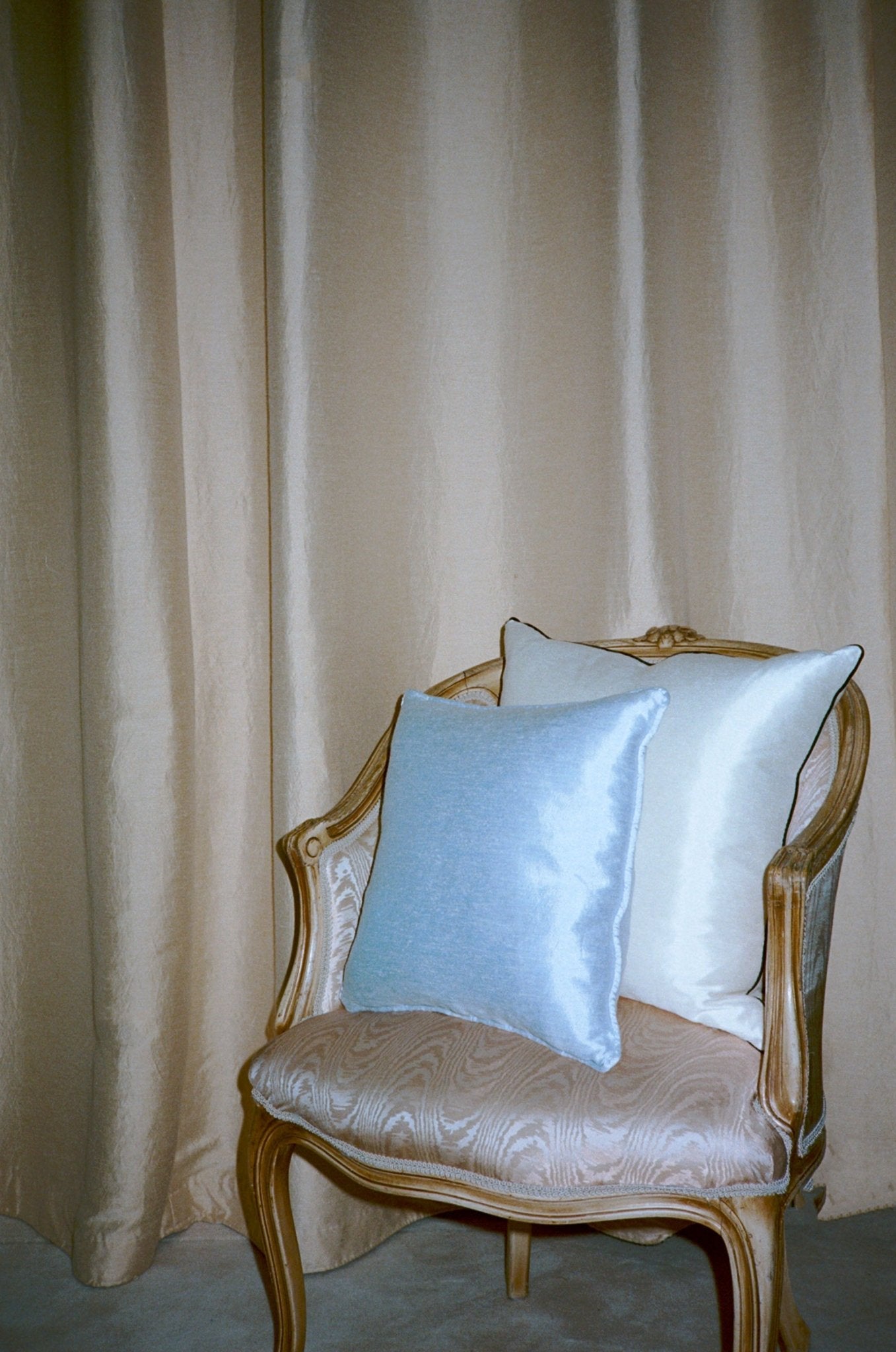 The CC Piped Cushion in Silk Sateen Pillows