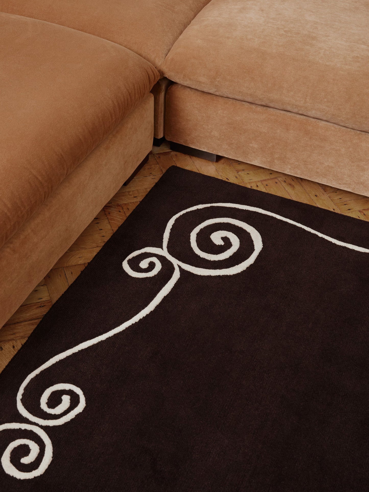 The Lilian Rug in Espresso Rugs