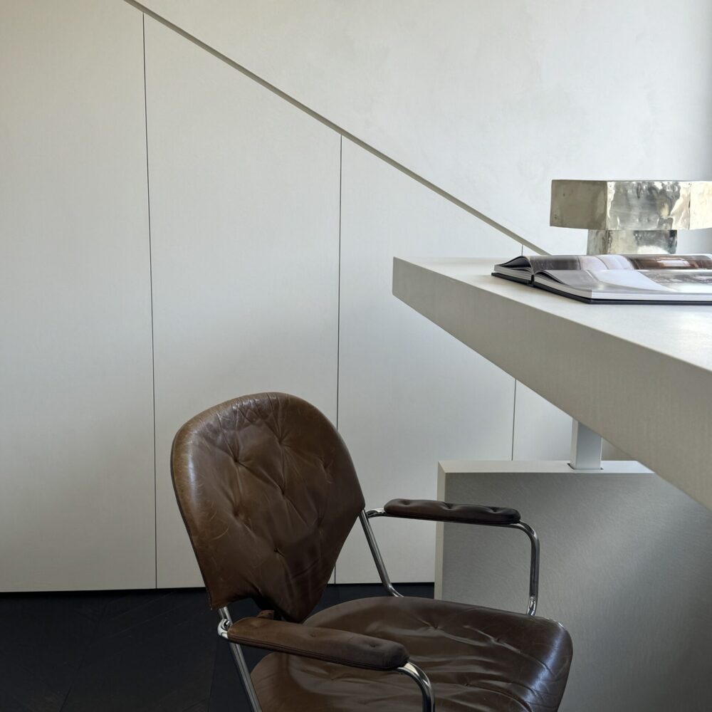 The Standing Desk by Kasanai