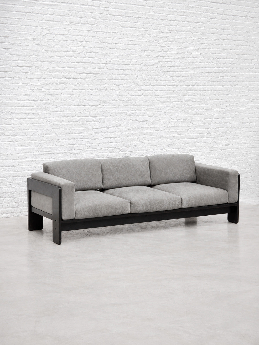 Tobia Scarpa for Gavina, Italian 1960s Bastiano Sofa in Black-Lacquered Wood and Gray Suede Sofas