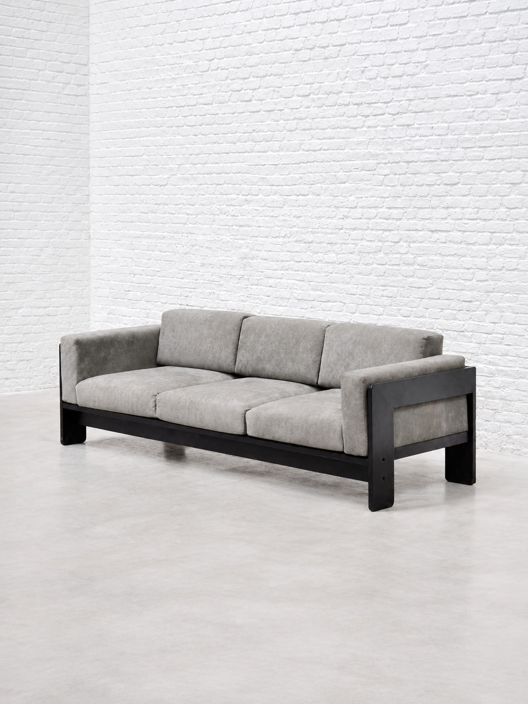 Tobia Scarpa for Gavina, Italian 1960s Bastiano Sofa in Black-Lacquered Wood and Gray Suede Sofas